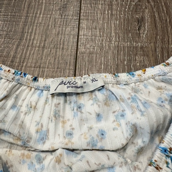 Floral Ruffle Off-Shoulder Top - Picture 3 of 3